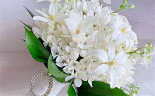 2024年10月04日是不是结婚吉日 今日办喜事好不好